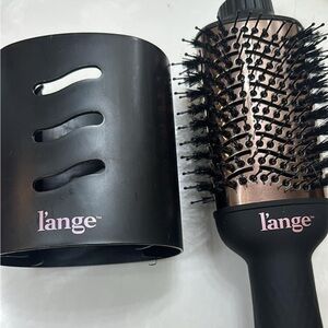 EUC 75mm L’ange Brush/blower hairdryer. I have sanitized this and it’s ready.